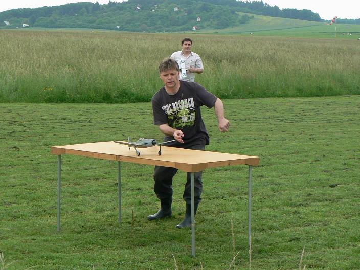 Dušan Garba startuje svého Fokáče.JPG