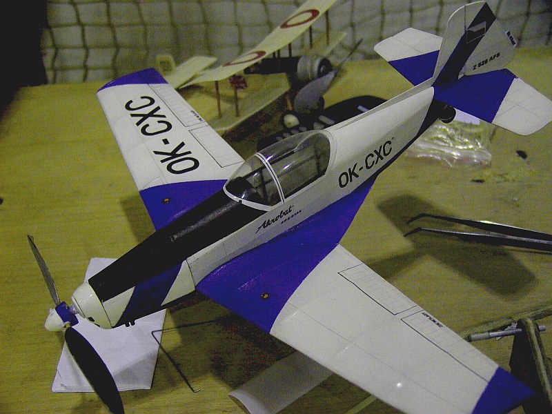  maketa krásná, ale zalétat 10g lesklého dolnoplošníku s vrtulí 17cm není jednoduché, alespoň Robertu Pajasovi to tak přijde...