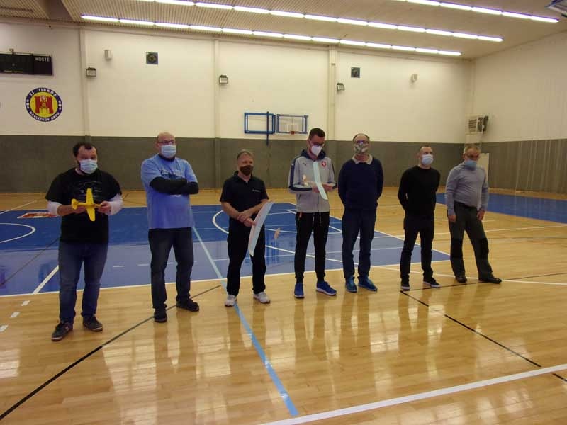 Prořídlé pole soutěžících